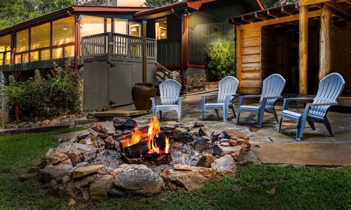 Gainesville House | Lake Lanier Escape - Gainesville Lakefront stay