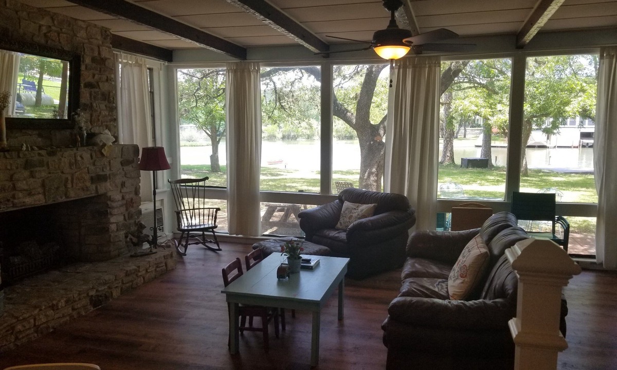 Kingsland House | Lake LBJ - Constant Level Waterfront on Chevy Cove - 4 king beds