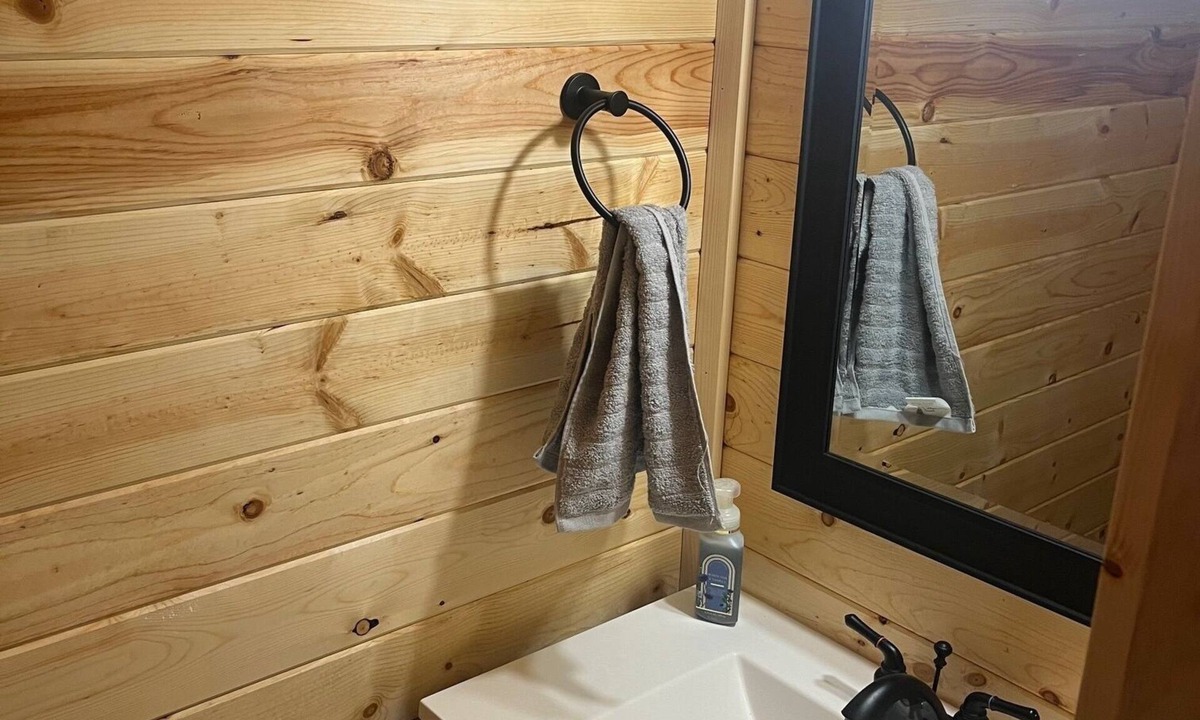 Eastland Cabin | Lake Leon Cozy Cabin and RV park