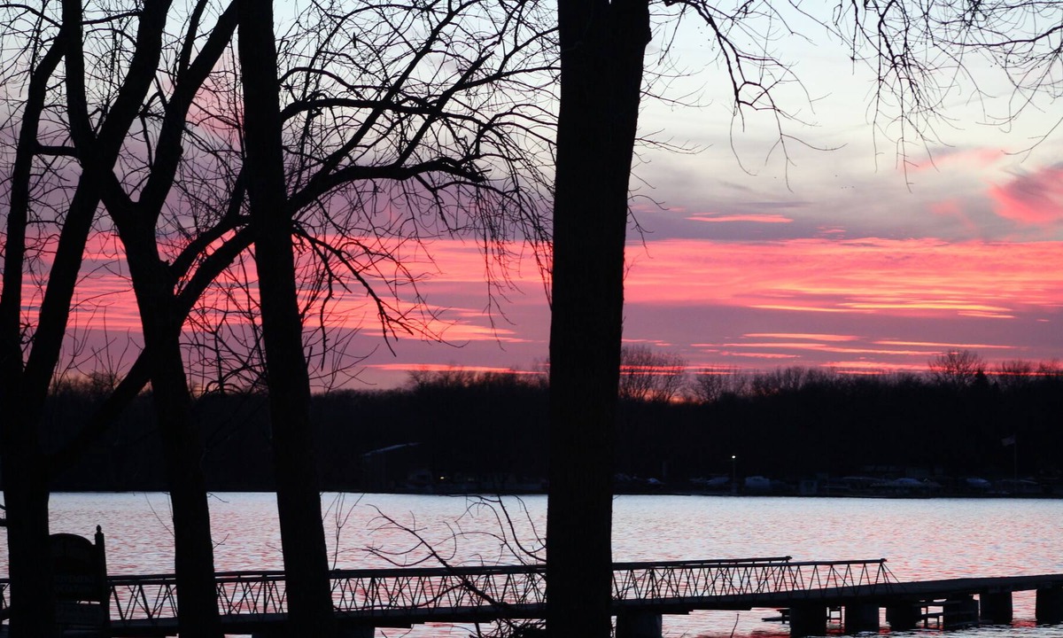 Cedar Lake House | LAKE LIFE #1 W/LAKE ACCESS,PRIVATE BEACH & ENJOY SUNSETS AT THE BACKYARD FIREPIT