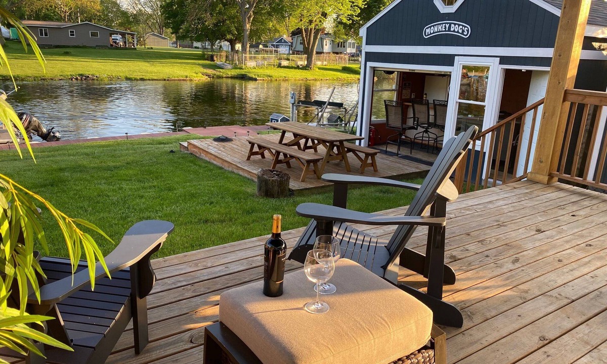 Decatur House | Lake Life Retreat in Decatur Michigan on Lake of the Woods near Sister Lakes
