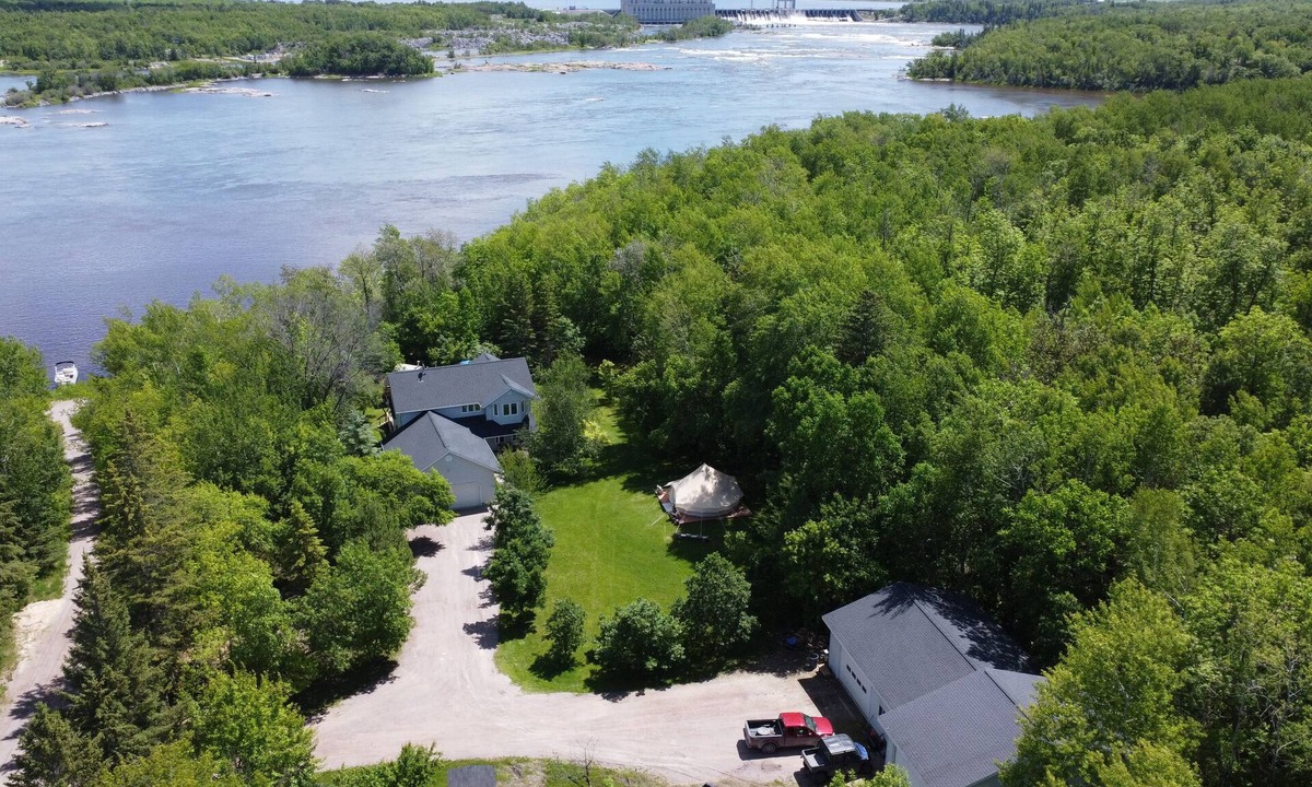 Lac du Bonnet Cabin | Lake Life(Waterfront)