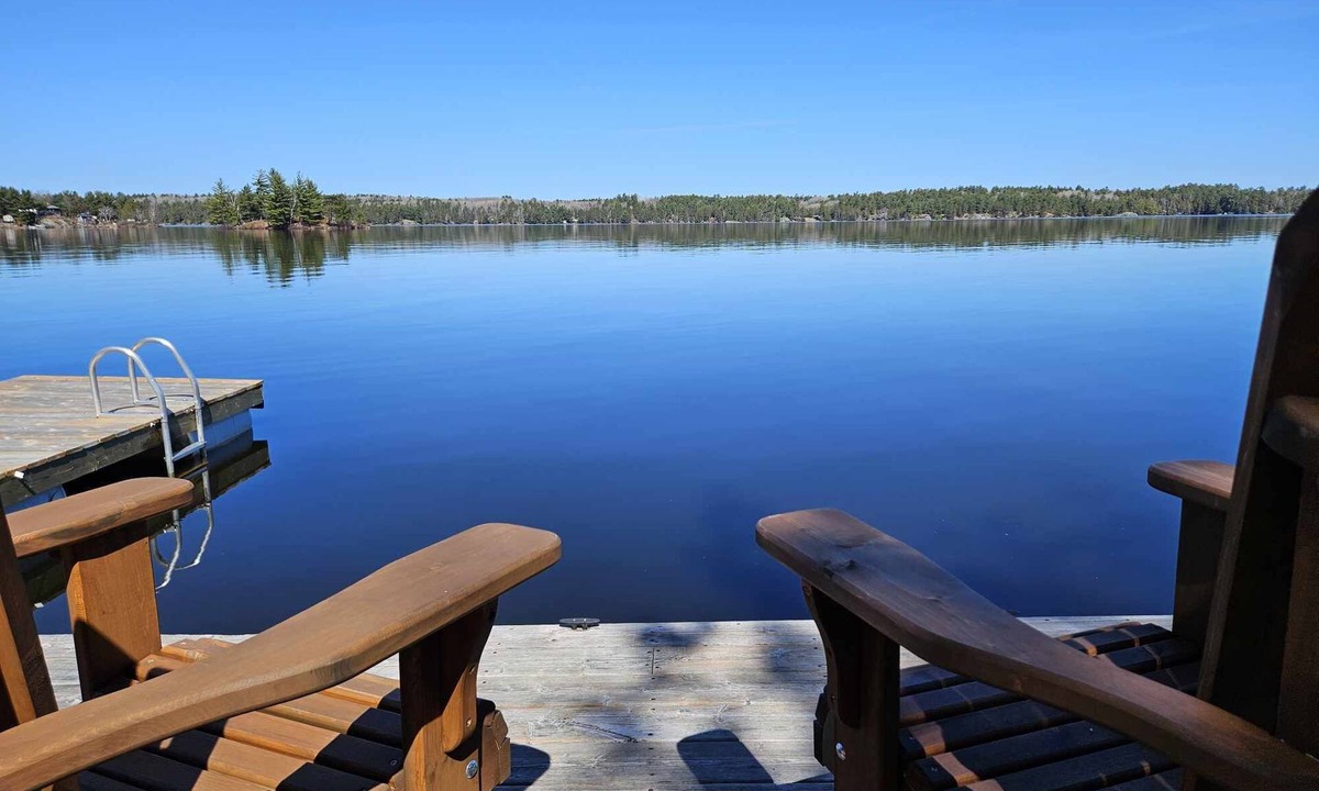 Twin Bay Apartment | Lake Living at its' best!