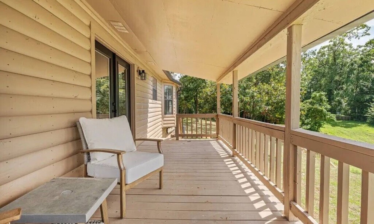 Pointblank House | Lake Livingston Log Cabin