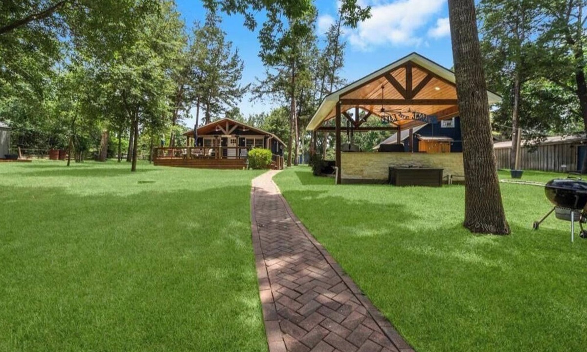 Blanchard House | Lake Livingston Retreat + Firepit/Game Room