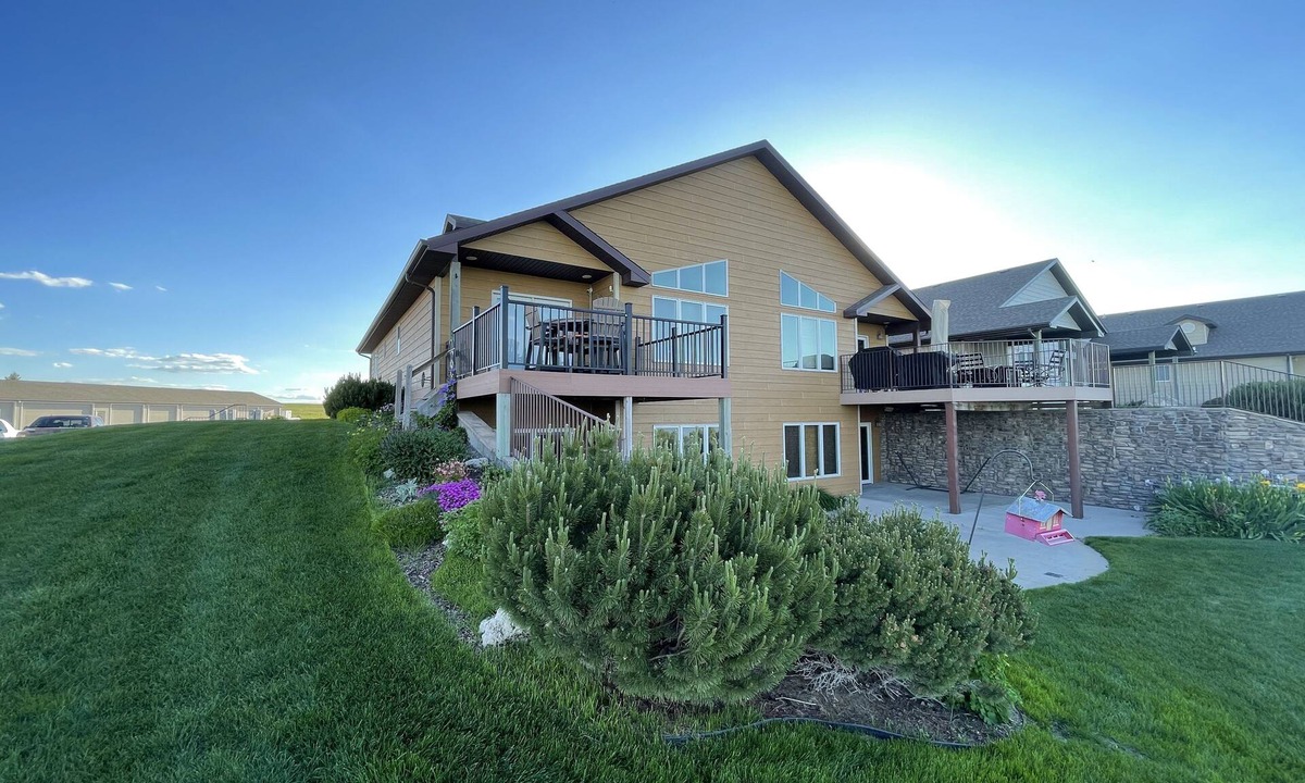 Brule House | Lake Mac Condo on The 18th Fairway