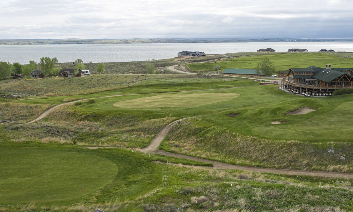 Brule House | Lake Mac House on Bayside Golf Club's 18th Hole