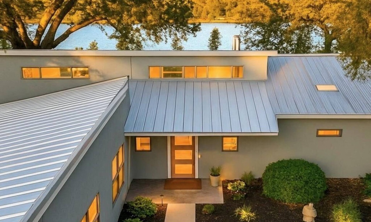 Cottonwood Shores House | Lake Marble Falls Waterfront Retreat. Deck, Kayaks & Big Lake Views.