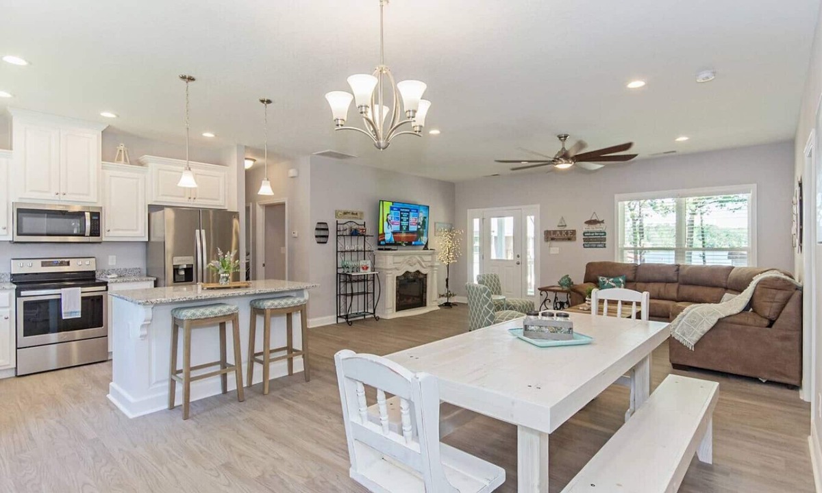 Dadeville House | Lake Martin Gem! Sandy Beach Kayaks Decks Views