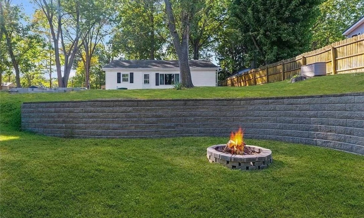Janesville House | Lake Mattoon Hideaway