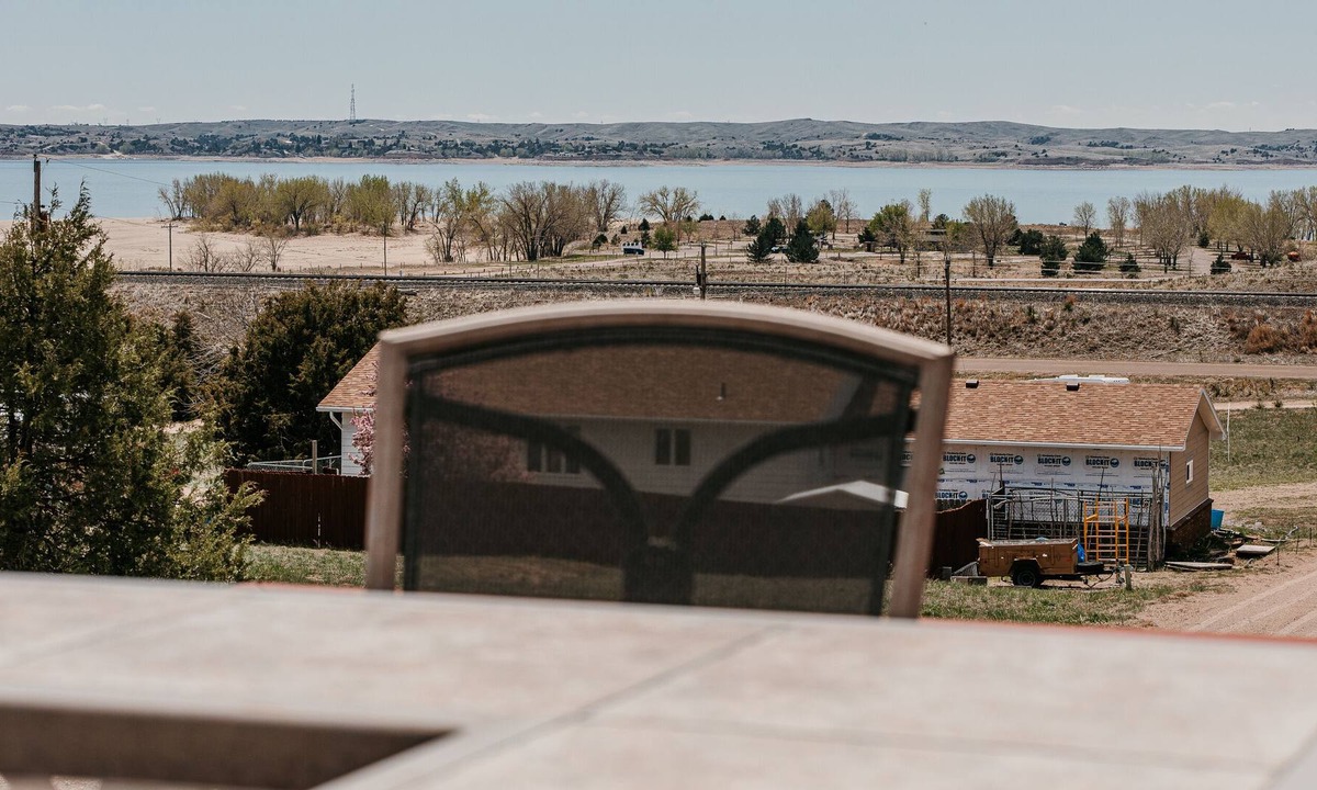 Whitetail House | Lake McConaughy overlooking the lake! Tons of parking! Spacious 3 bed home!