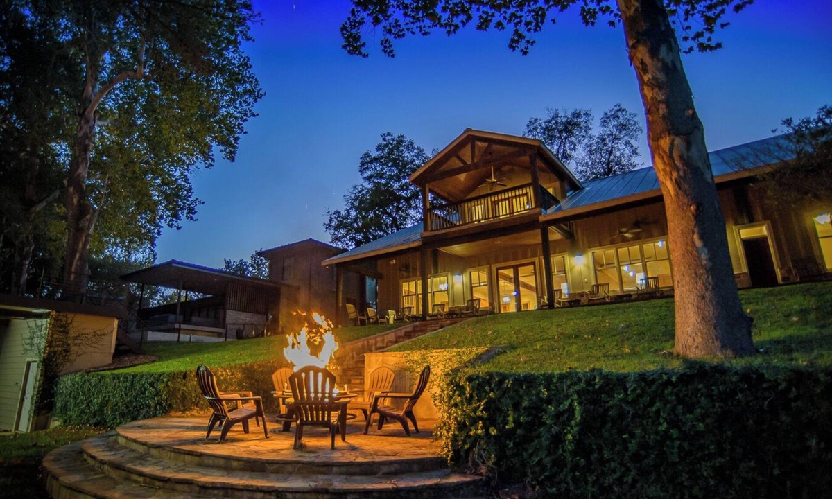 McQueeney Other | Lake Mcqueeney Family Farmhouse-Pool Table-Ping Pong~Sleeps 16