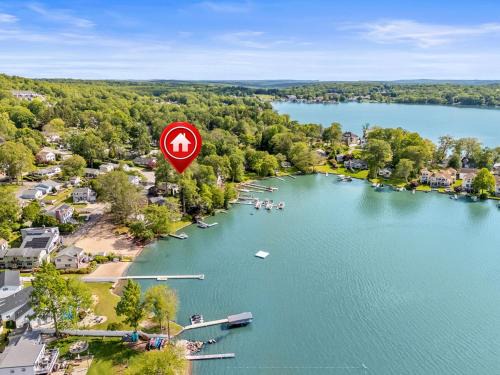 Lake Pocotopaug House | Lake Me Home