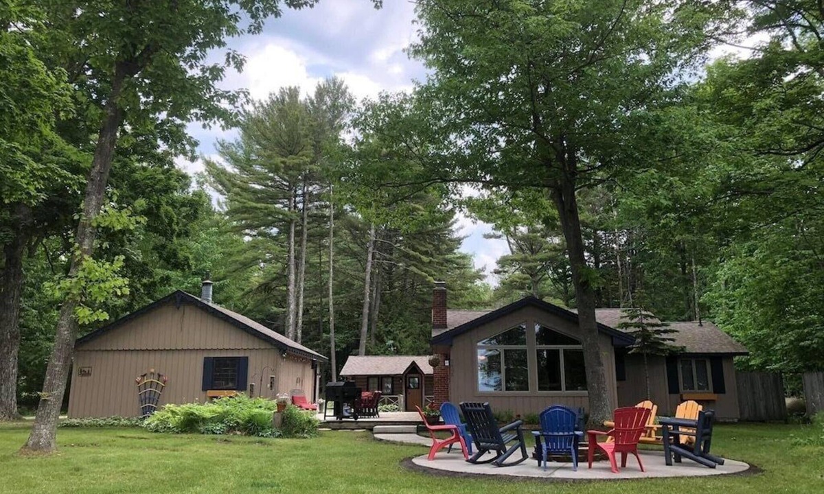 Harbor Springs Cottage | Lake Michigan Beach Frontage