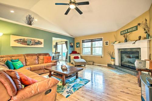 Mears House | Lake Michigan Gem < Half-Mi to Private Beach!