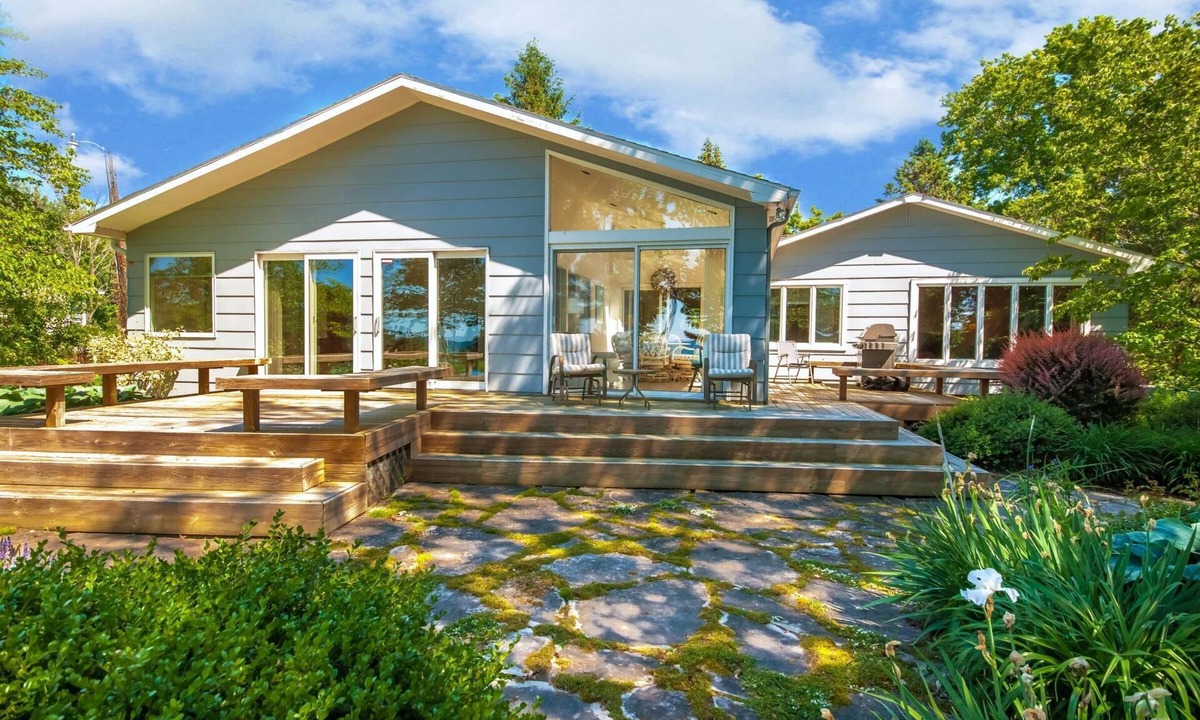 Riverside House | Lake Michigan retreat w/private beach access, family friendly, solar & gardens