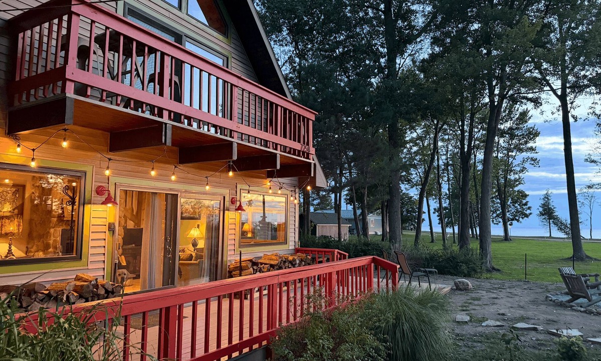 Miami Park House | Lake Michigan Wellness Escape. Firepit & Peaceful Lakefront Views!