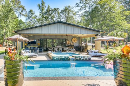 Prosperity Apartment | Lake Murray Paradise w/Shared Pool & Hot Tub!