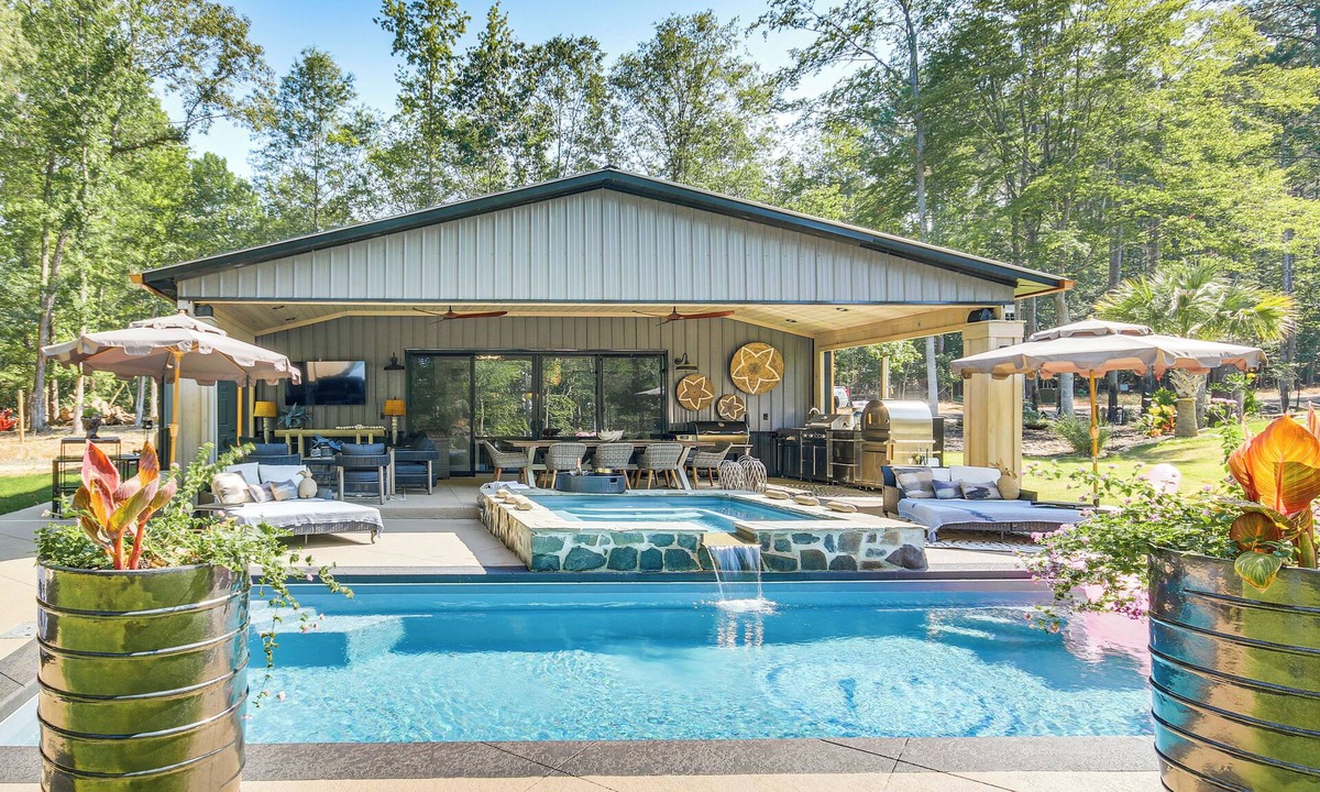 Prosperity Apartment | Lake Murray Paradise w/Shared Pool & Hot Tub!
