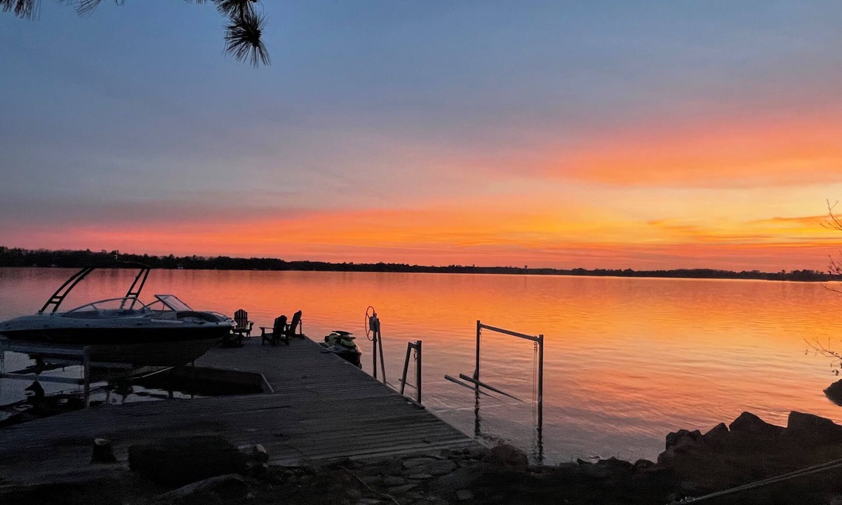 Bala Cottage | Lake Muskoka waterfront cottage with the most amazing sunsets!