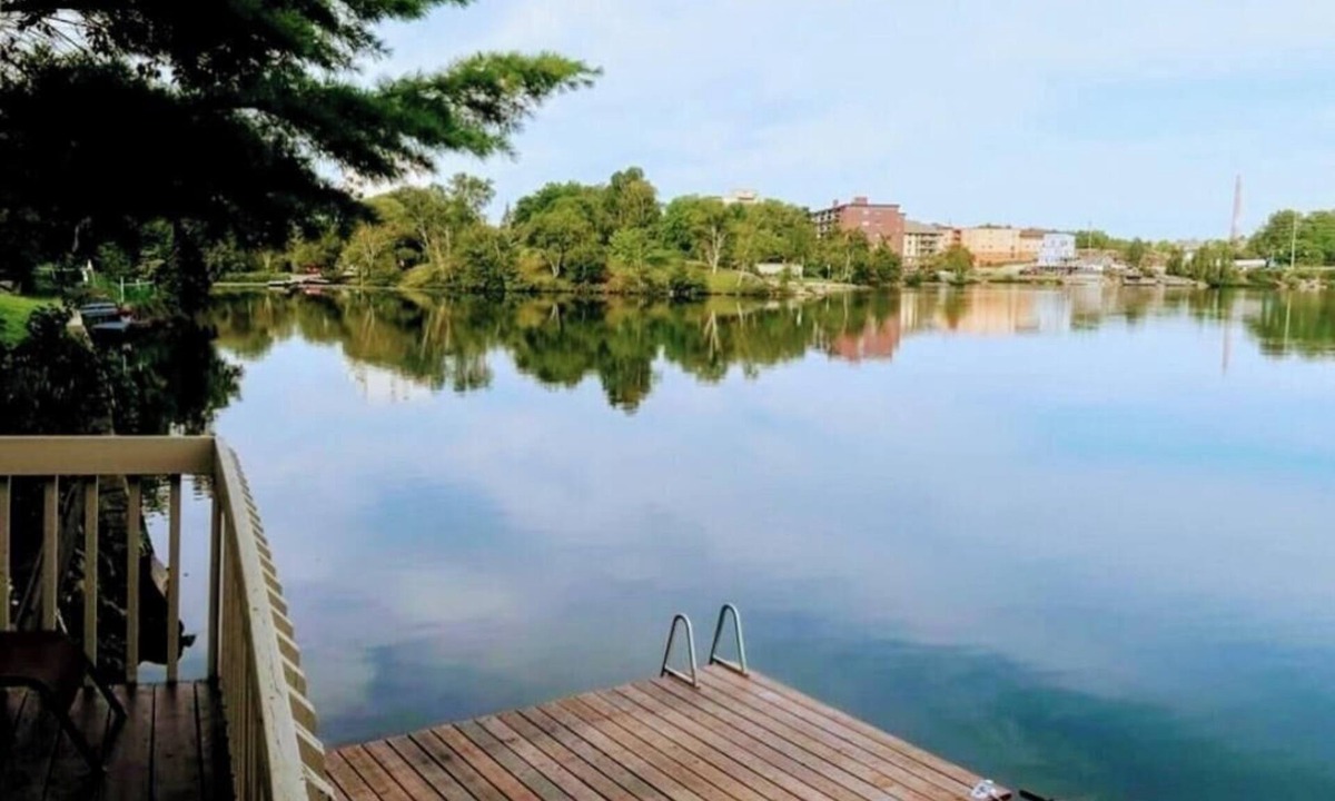 Sudbury Apartment | Lake Nepahwin | Dock+Deck & A/C | Walk Everywhere