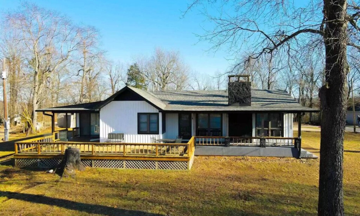 Henderson House | Lake Norfork view and easy access from this remodeled oasis that sleeps 14!