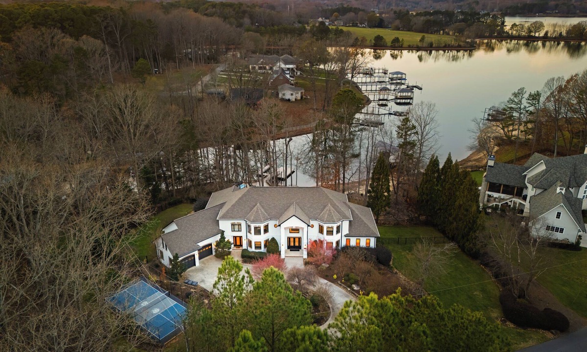 Denver House | Lake Norman Estate Hot Tub + Tennis Court + Movie Theater | Lion Manor