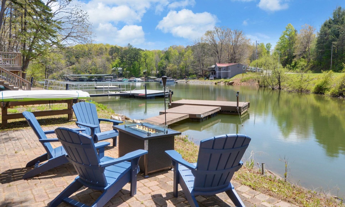 Blairsville House | Lake Nottely 4 bdrm cabin, game rm, sauna, mtn & lake views, dock, EV charger.