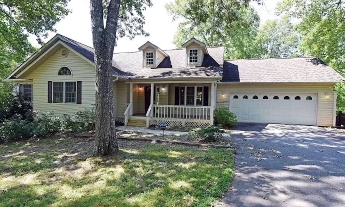 Blairsville House | Lake Nottely property with private dock designed for a fun family experience!