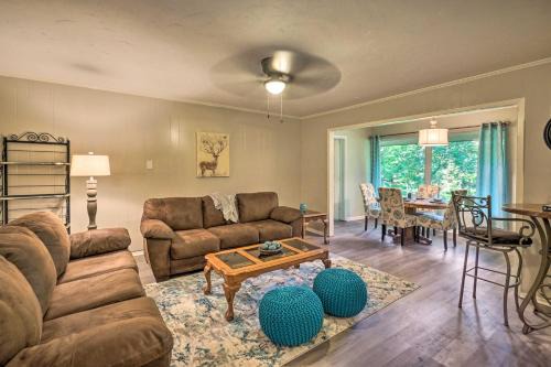Avinger House | Lake O’ the Pines Family Getaway