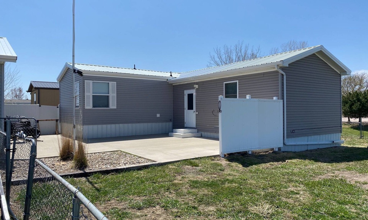 Pierre House | Lake Oahe at Spring Creek