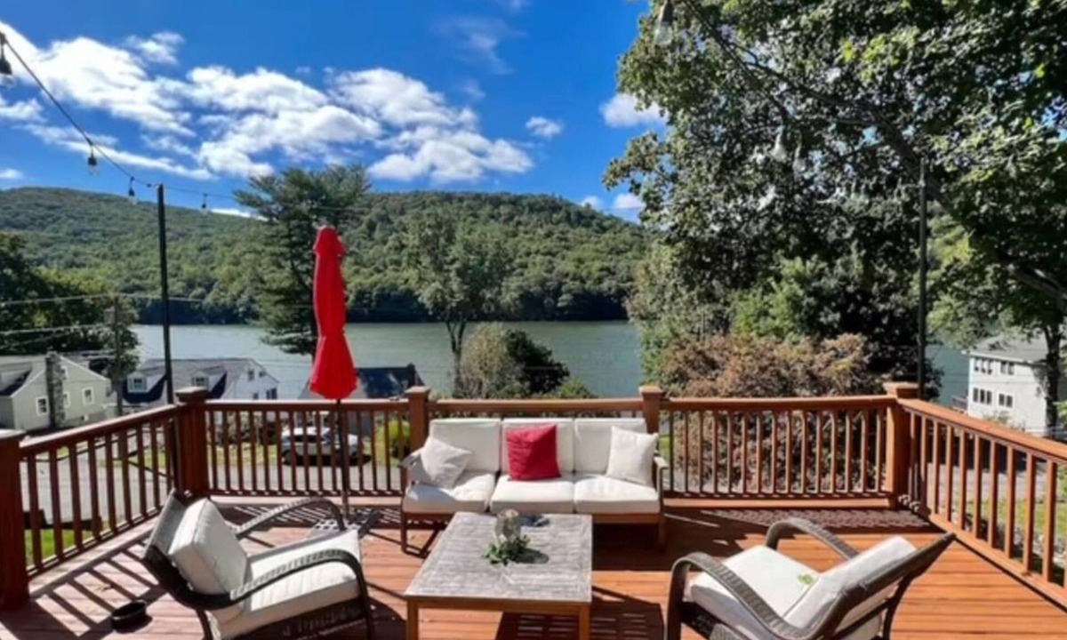 New Fairfield House | Lake Oasis with Firepit, Game room and Kayaks