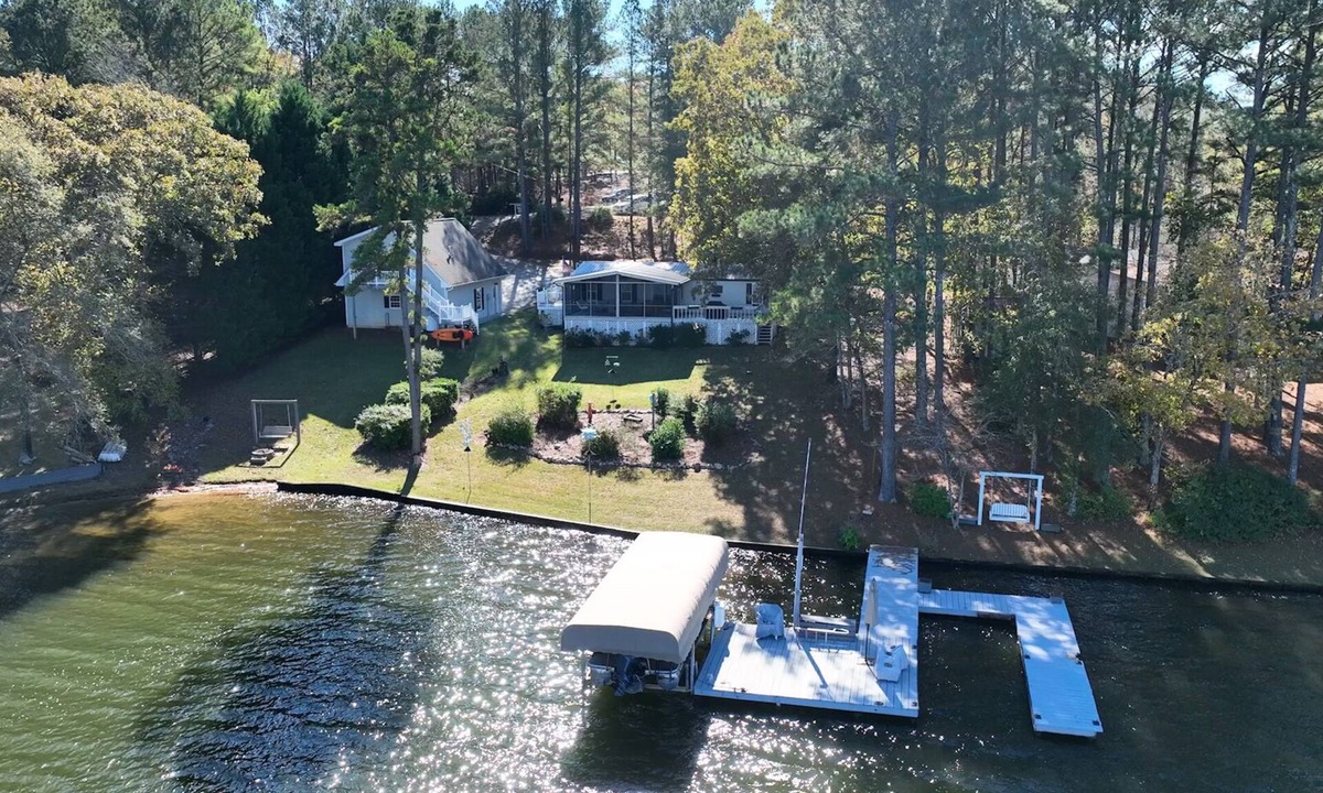 Eatonton House | Lake Oconee - 300ft Private Waterfront, Max Dock, Guesthouse