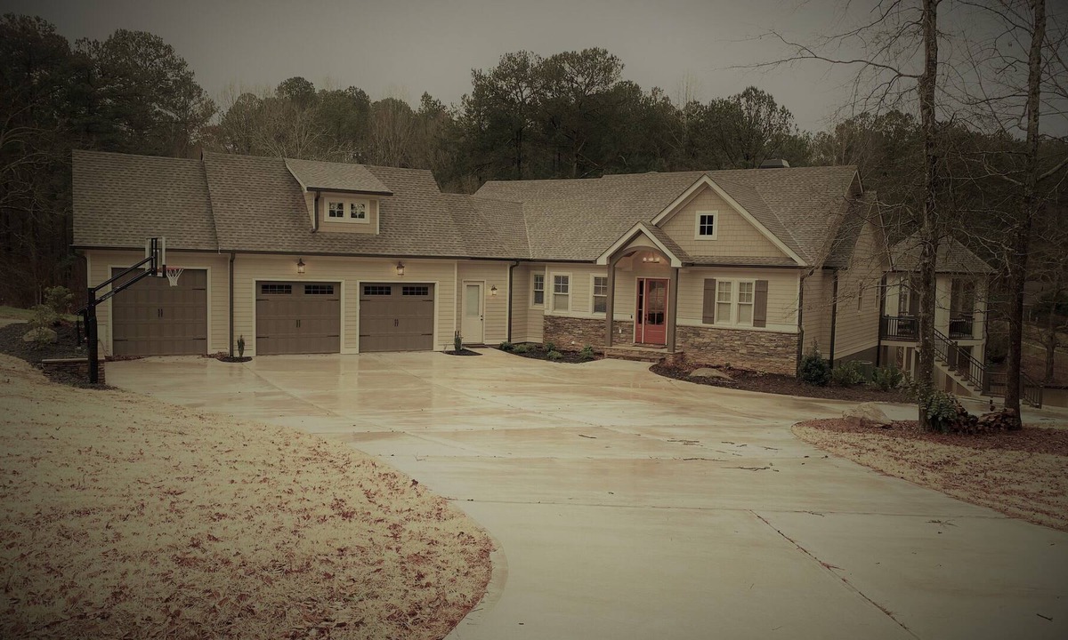 Greensboro House | Lake Oconee Hidden Treasure. Who said you can't have everything in one place?!