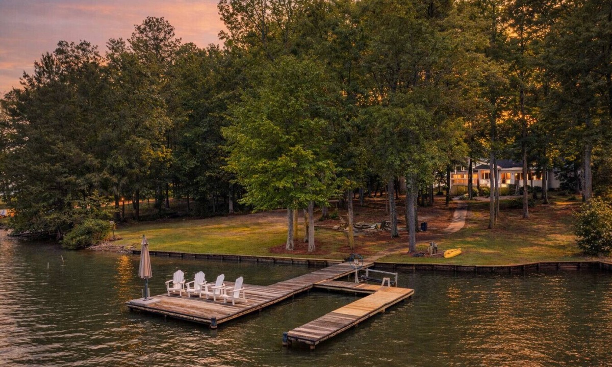 Eatonton House | Lake Oconee|Pet Friendly|Huge Dock|Big Views