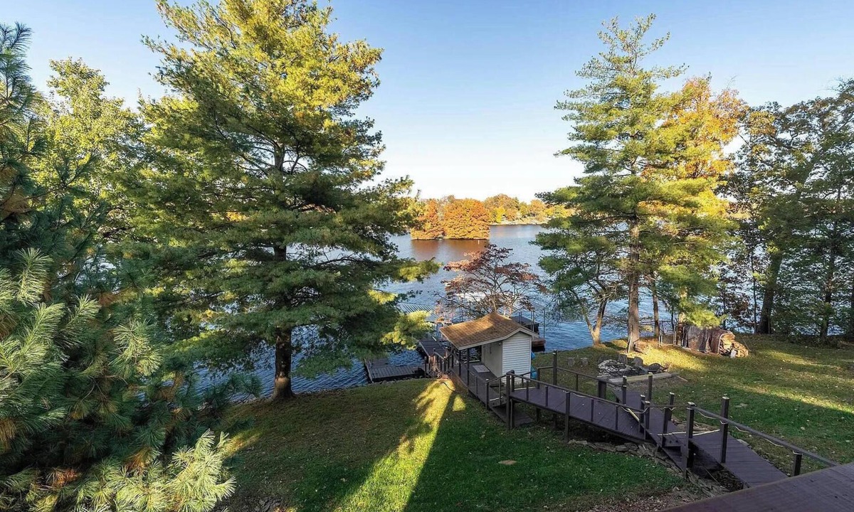Goreville House | Lake of Egypt Waterfront Retreat: Deep Water Docks, Firepit & Kayaks