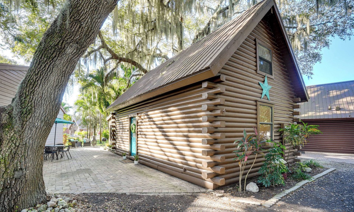Taylor Creek Cabin | Lake Okeechobee Dockside Cabin w/Pool Access