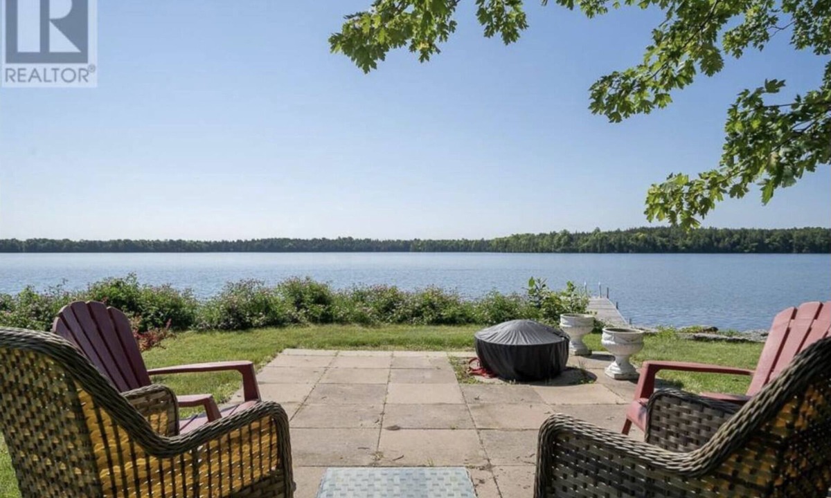 Prince Edward Cottage | Lake On The Mountain Paradise