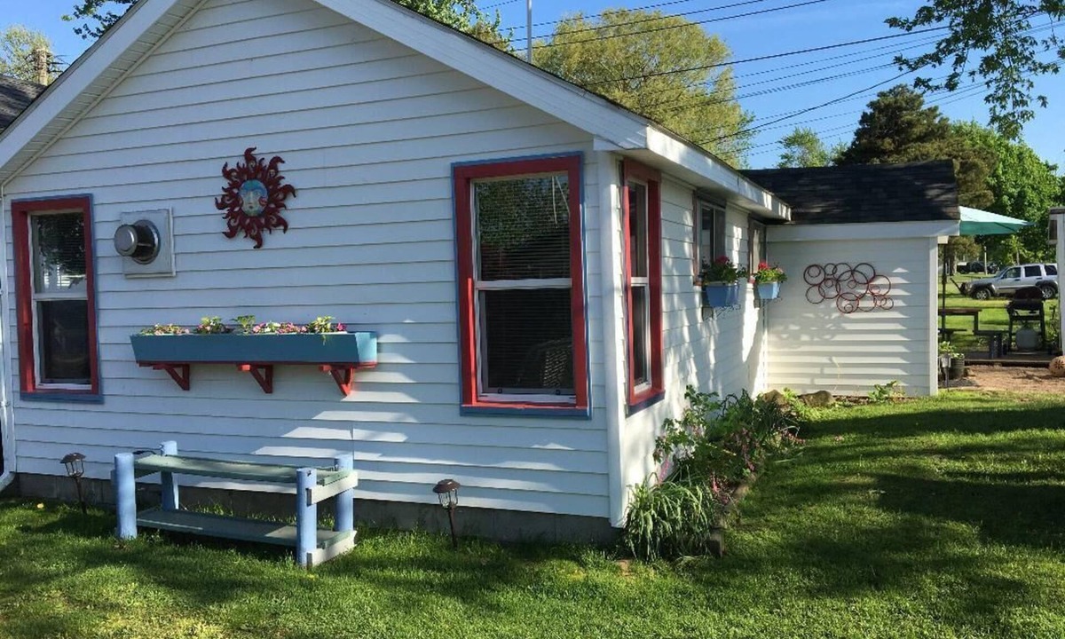 Kent Cottage | Lake Ontario - 1 Bedroom Between Rochester and Niagara Falls