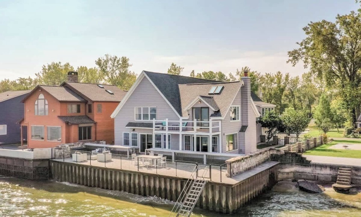 North Greece House | Lake Ontario Sleeps 16 *Breathtaking sunset views*