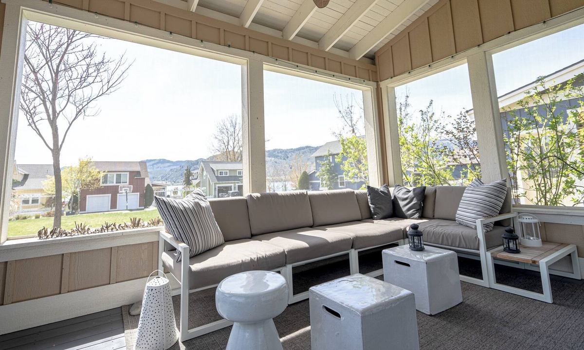 Oroville Cottage | Lake Osoyoos Gem!