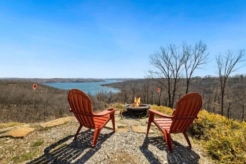 Lost Bridge Village House | Lake Overlook-Gorgeous Beaver Lake Views-Game Room