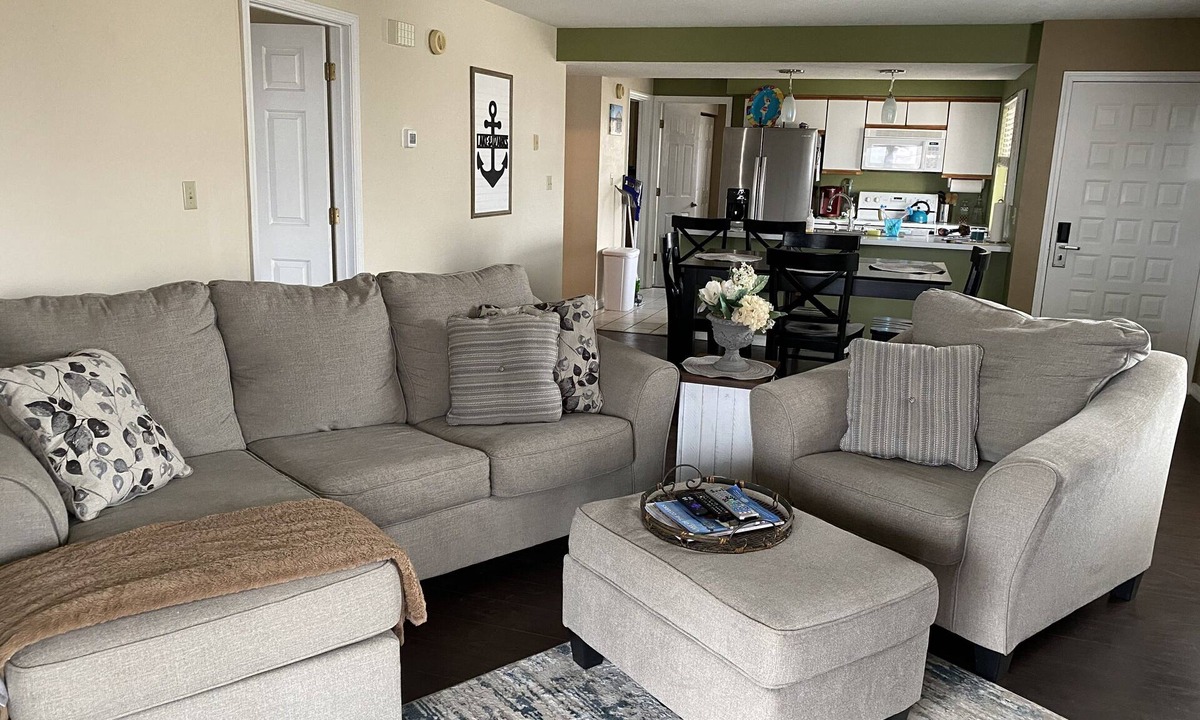 Lake Ozark Condo | Lake Ozark Condo- Come stay & play!