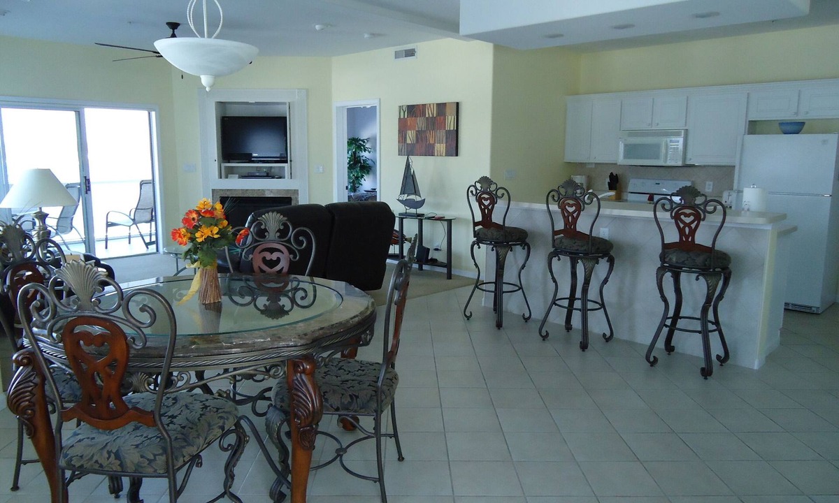 Lake Ozark Condo | Lake Ozark-Upscale Lakefront Monarch Cove Condo - 3 Bedroom