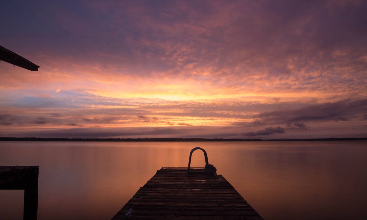Flint House | Lake Palestine Waterfront Escape with Private Dock & Sunset Views