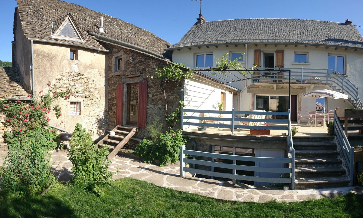 Salles-Curan House | Lake Pareloup avoine rental