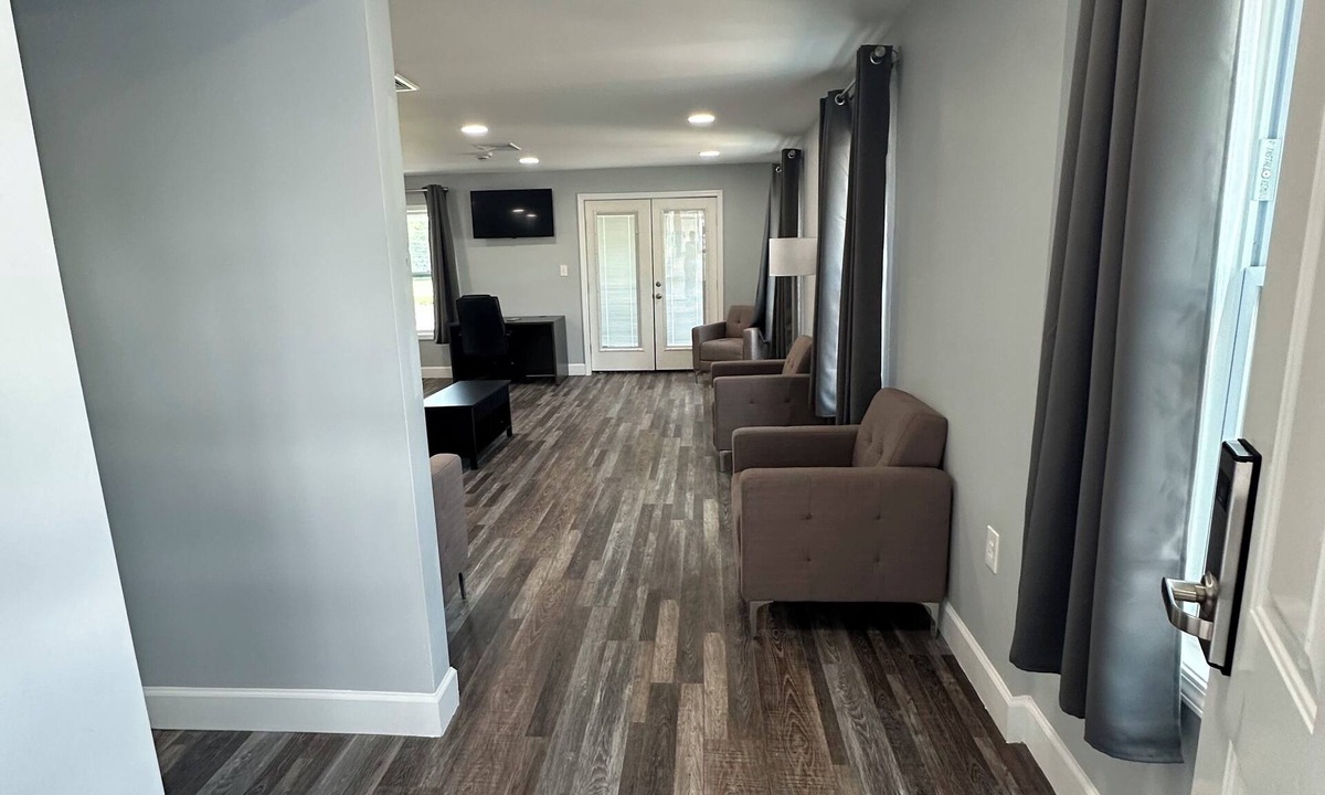 Iuka Hotel | Lake Park Inn