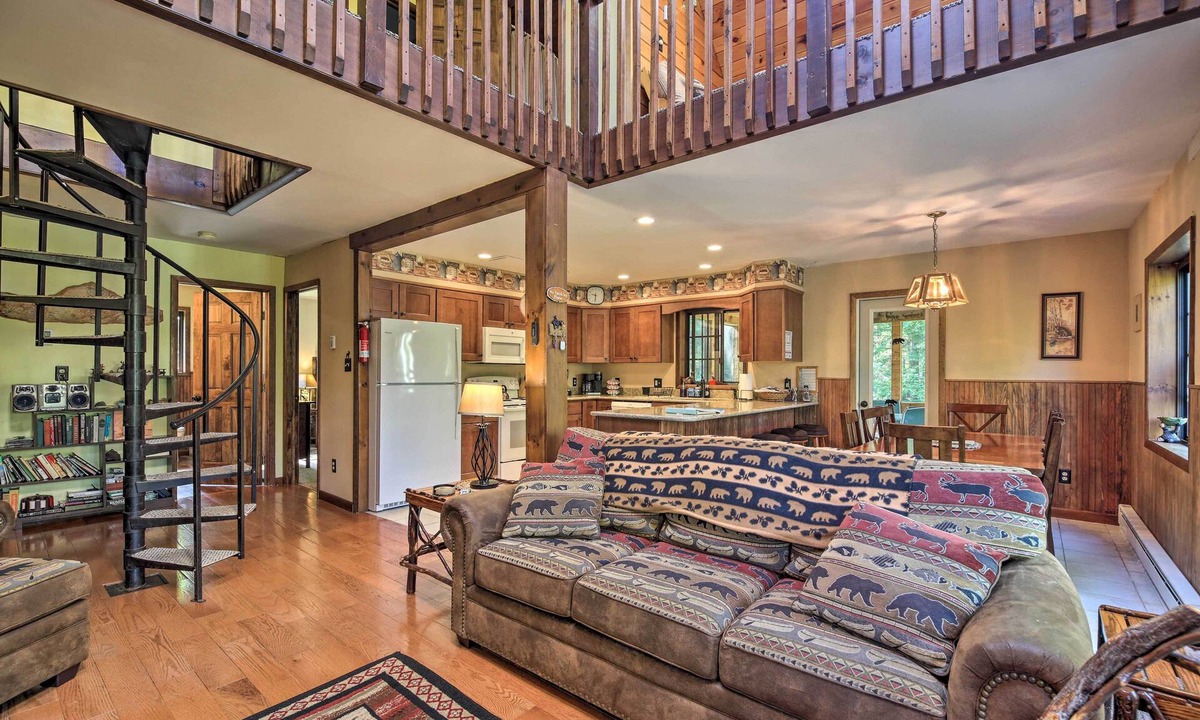 Lake Placid Cottage | Lake Placid Chalet: Deck & Forest Views!