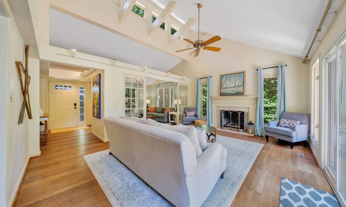 Huddleston House | Lake Pleasant - Lakefront, Private Dock, Game room