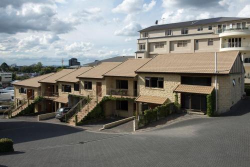 Hamilton Lake Hotel | Lake Point Motel